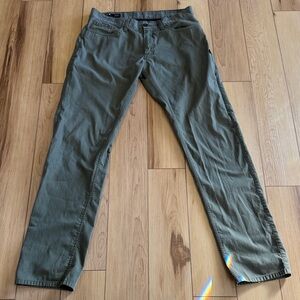 Oakley Men's Olive Green Chinos